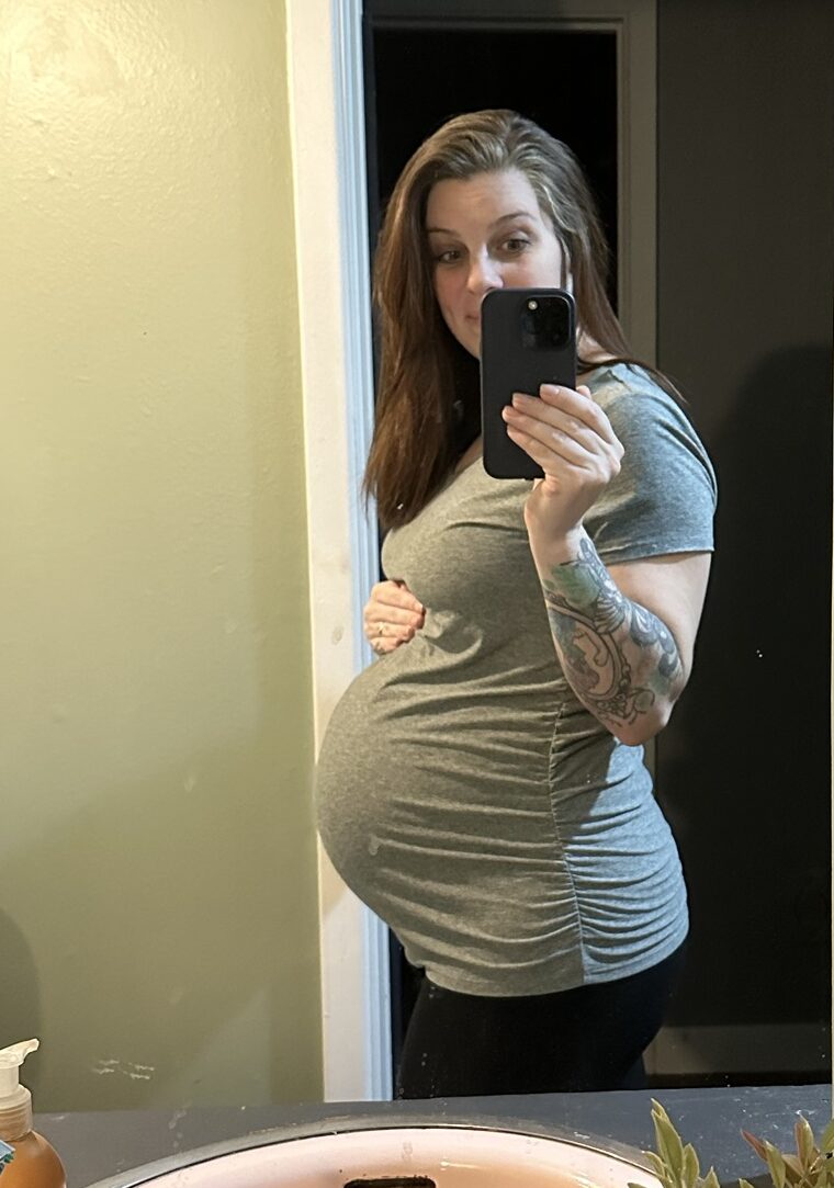 2nd trimester, twin pregnancy. Happiness on tap.